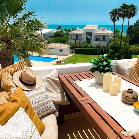 Beach Villa With Ocean View And Rooftop Cinema Гия Экстерьер фото