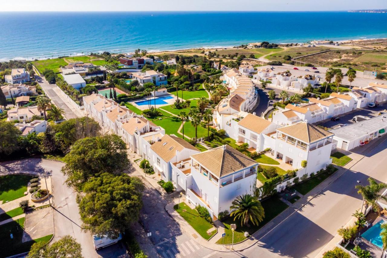 Beach Villa With Ocean View And Rooftop Cinema Гия Экстерьер фото